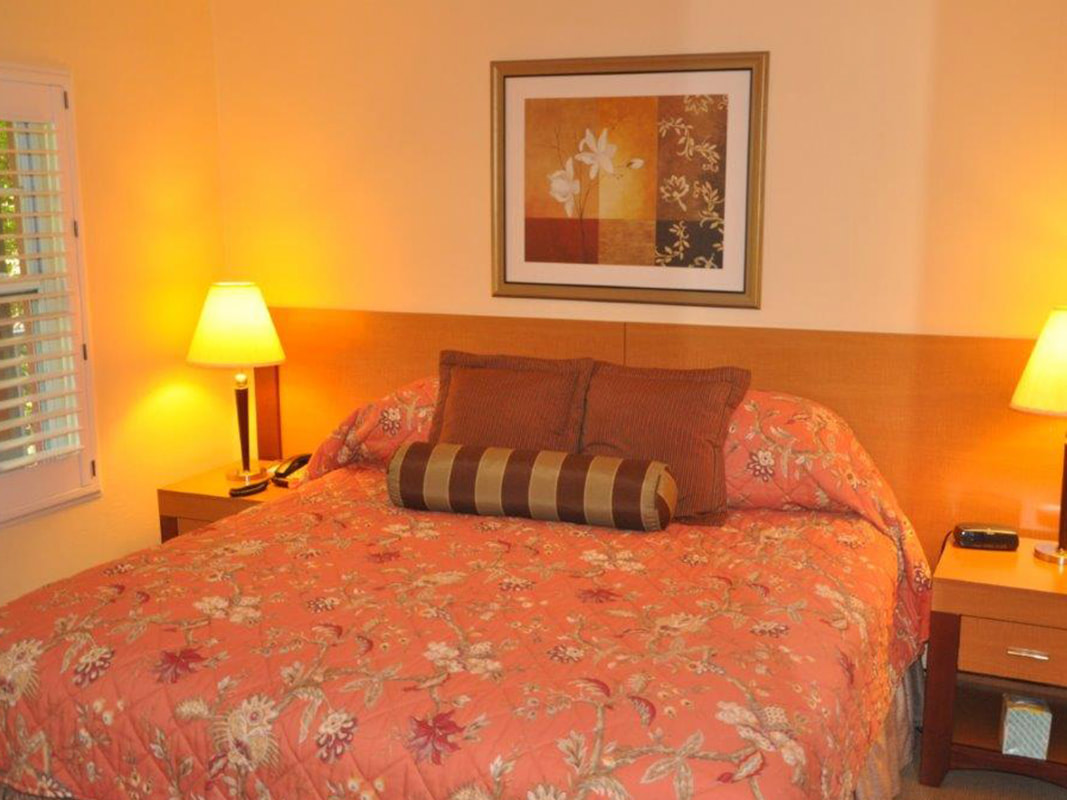 Guest bed with lamps on nightstands